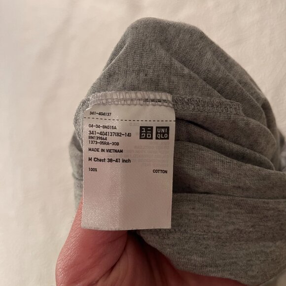 Uniqlo Men’s Supima Cotton V-Neck T-Shirt – Heather Gray (Size M) - Picture 6 of 6